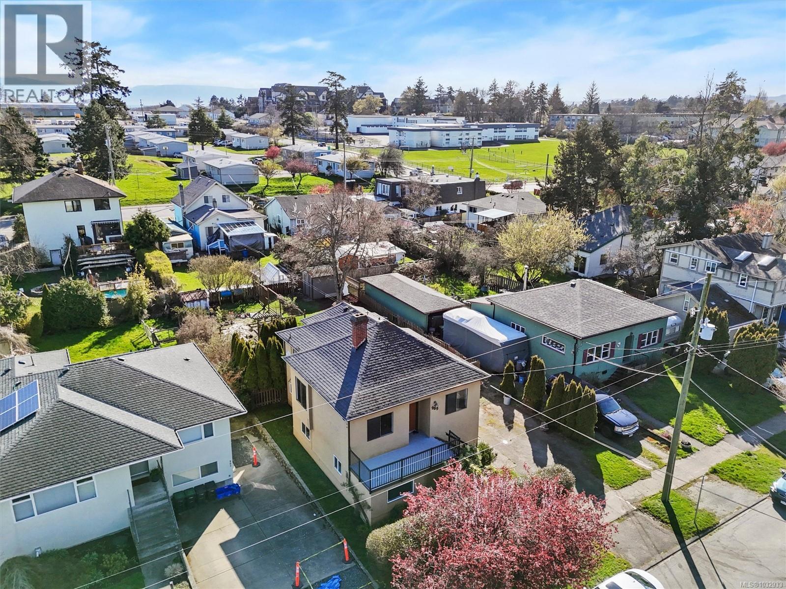 989 Dunsmuir Rd - 4