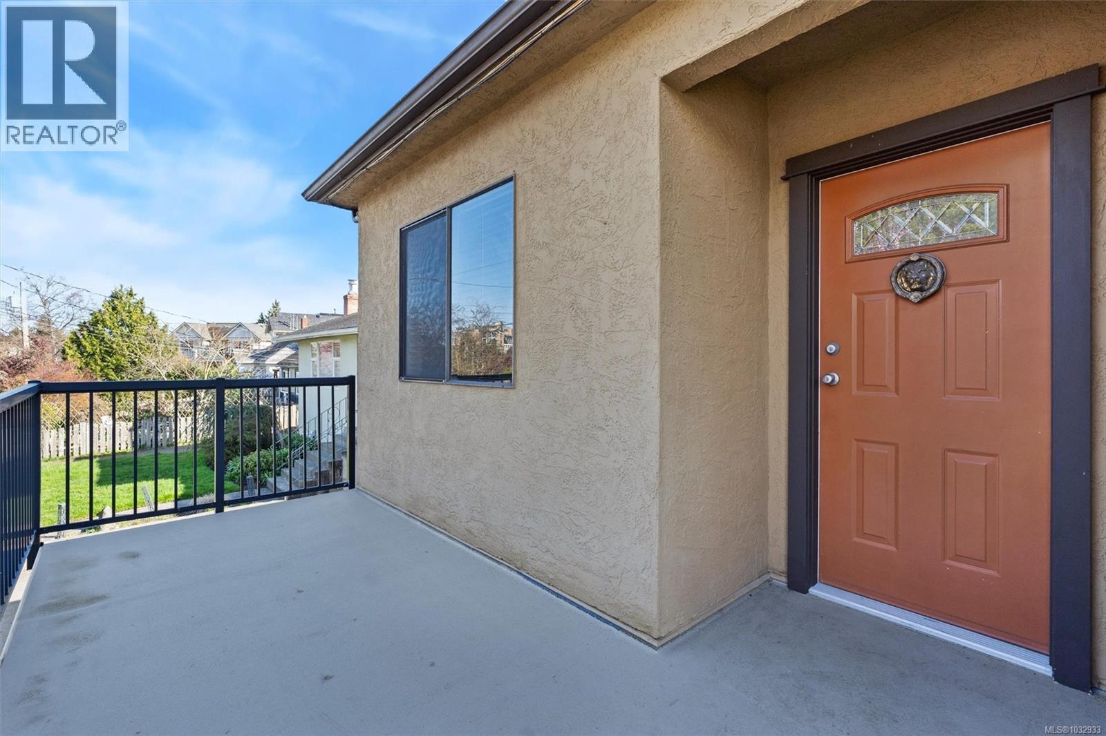 989 Dunsmuir Rd - 5