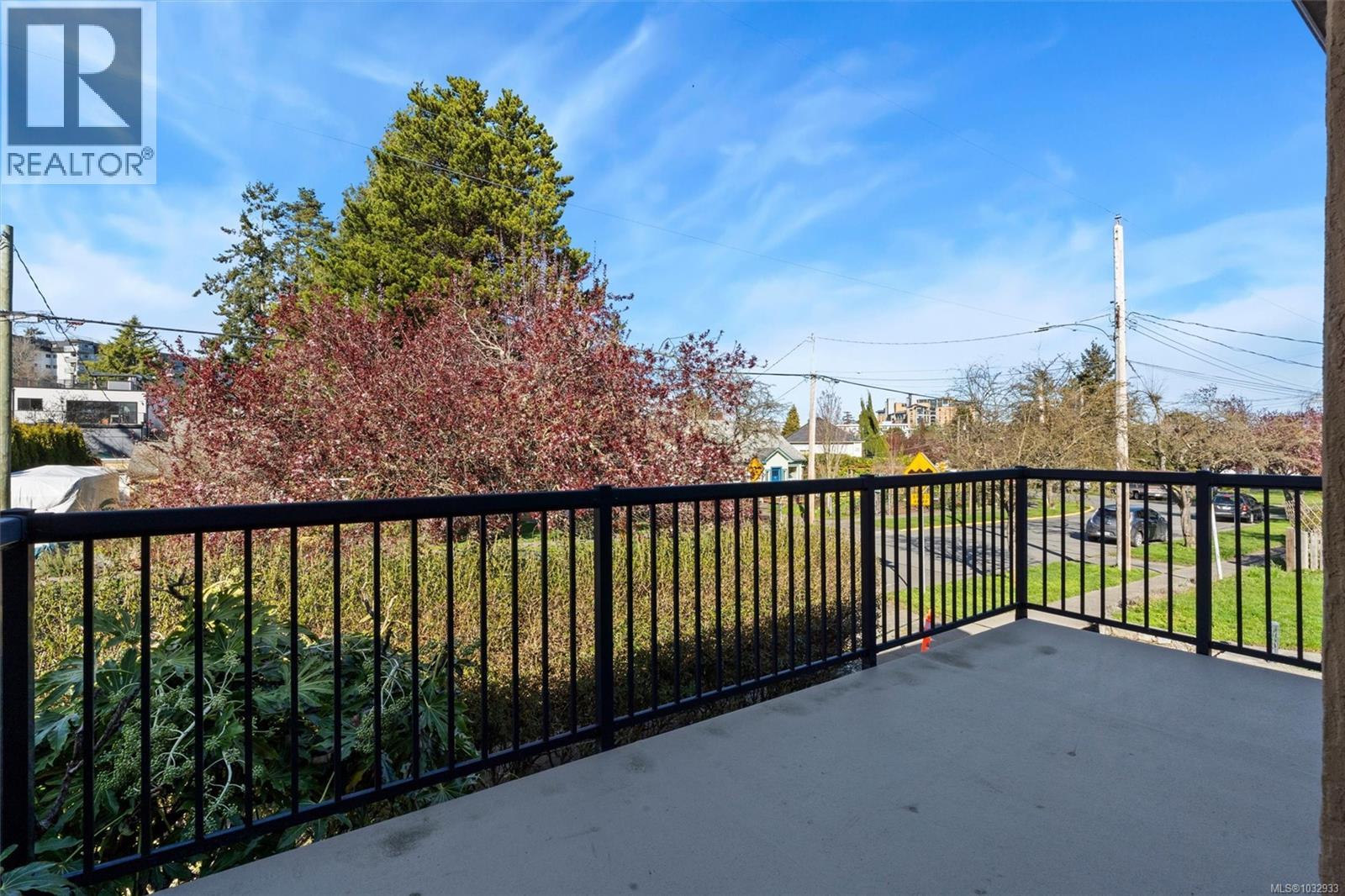 989 Dunsmuir Rd - 6