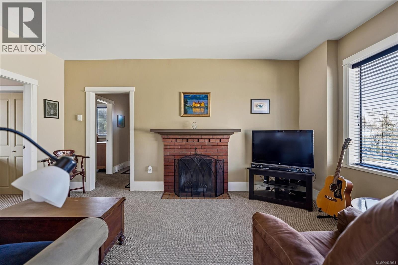 989 Dunsmuir Rd - 8