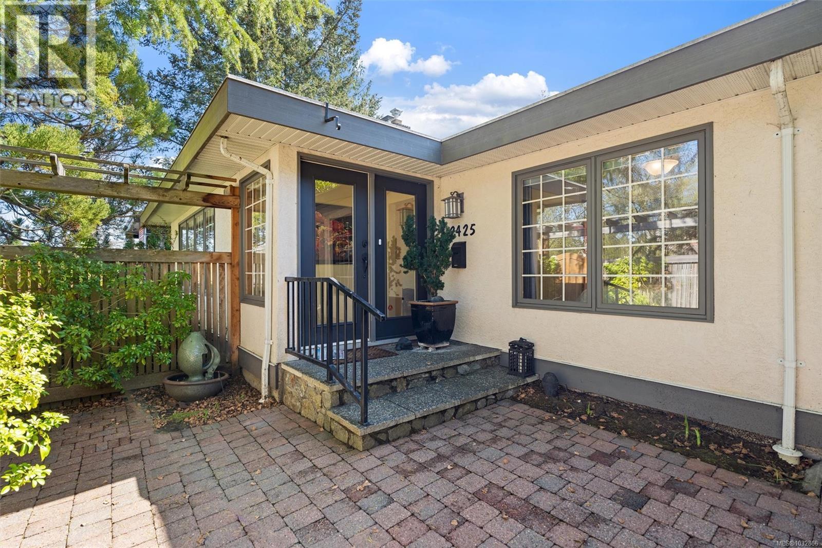 2425 Camelot Rd - Image 2