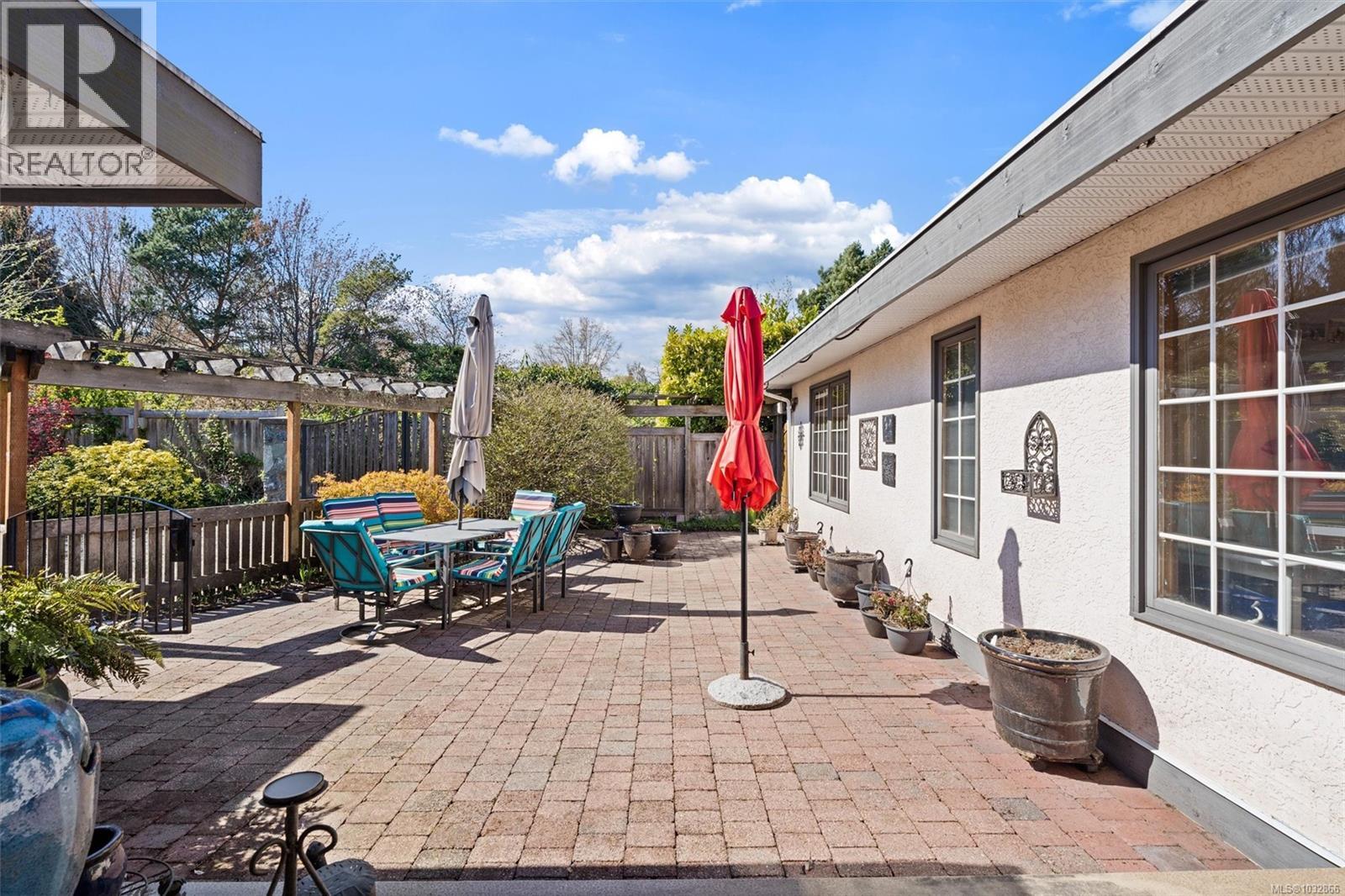 2425 Camelot Rd - 24