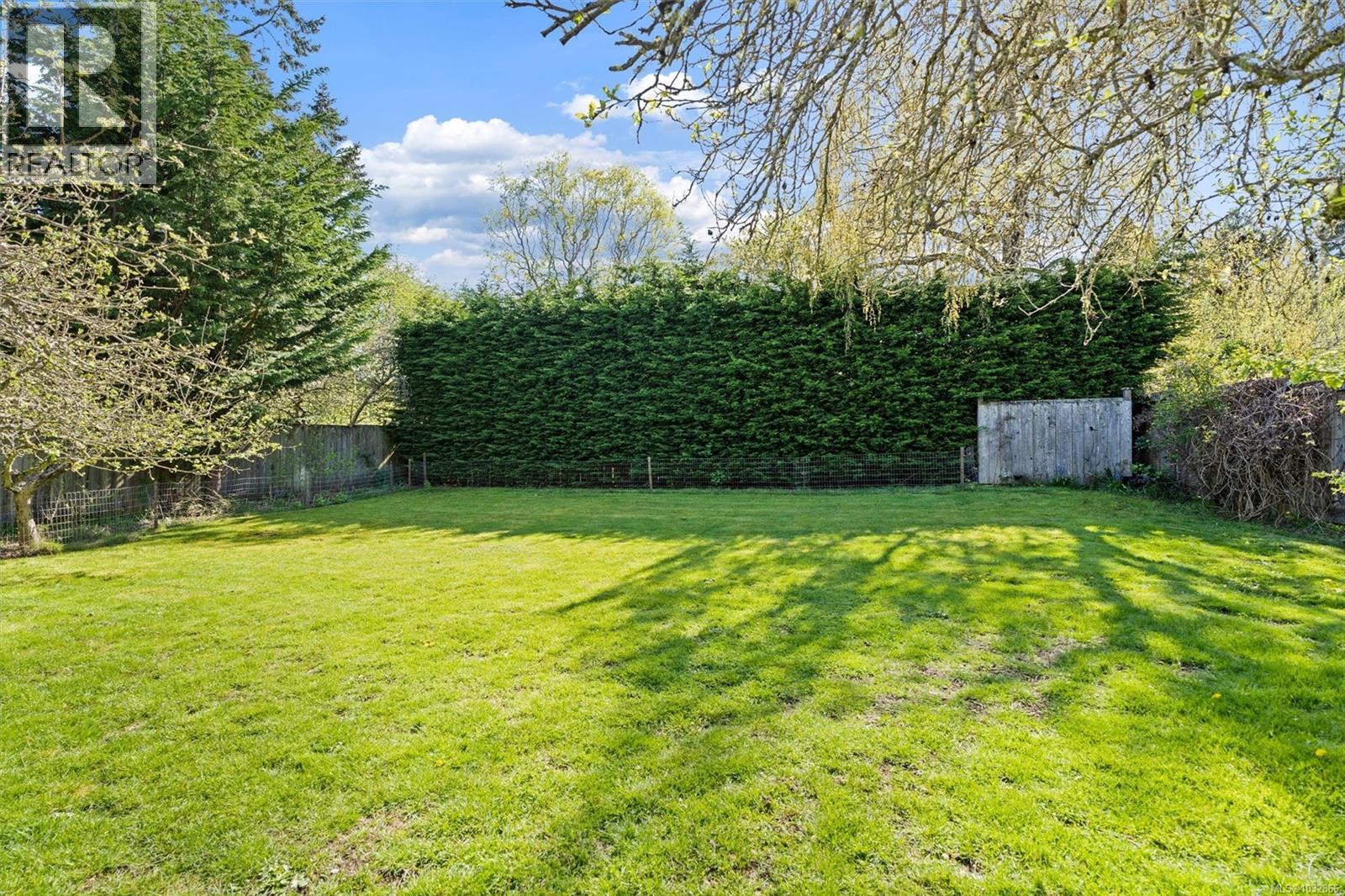 2425 Camelot Rd - 30