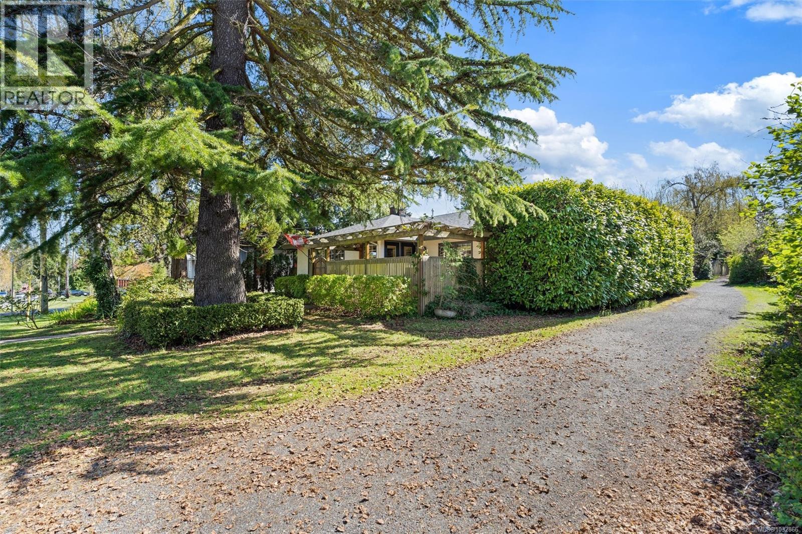 2425 Camelot Rd - 35