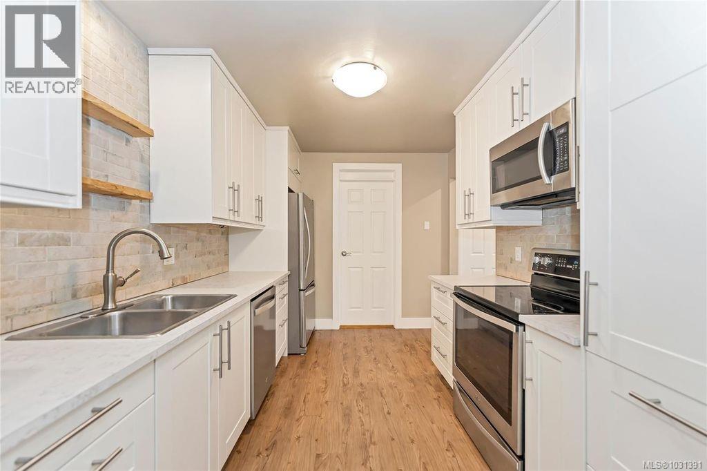 #4 1945 Lisnoe Ave - 14