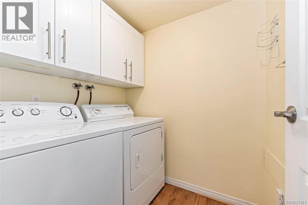 #4 1945 Lisnoe Ave - 23