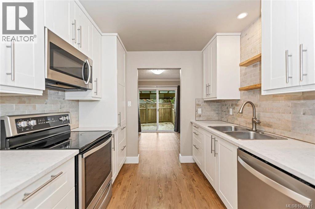 #4 1945 Lisnoe Ave - 24