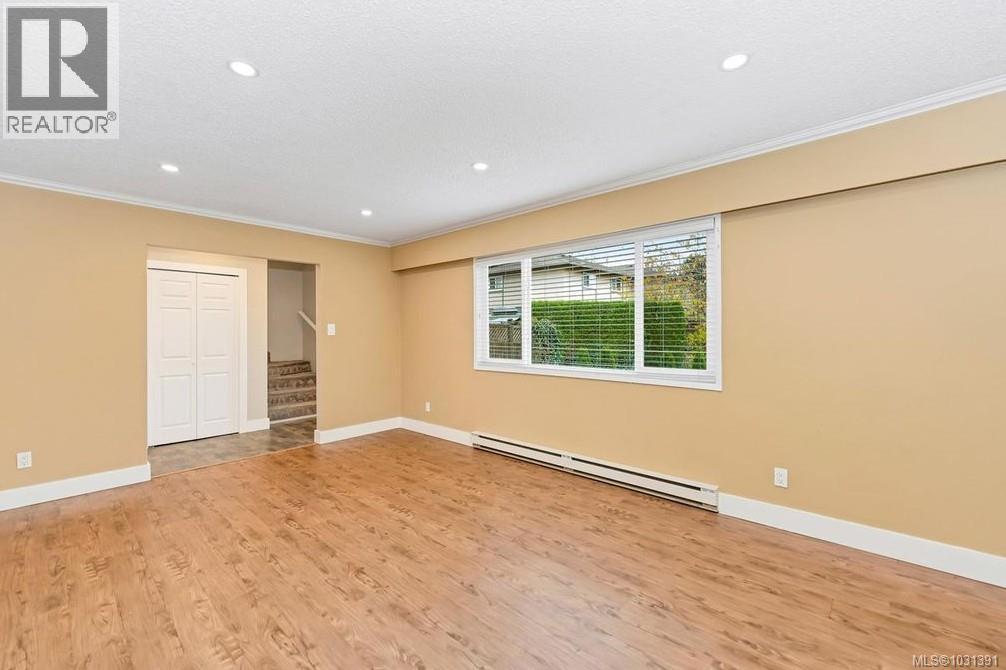 #4 1945 Lisnoe Ave - 3