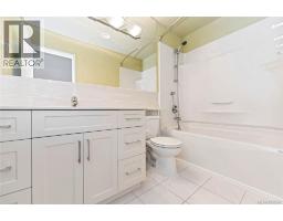Primary Bedroom - 4 1945 Lisnoe Ave, Central Saanich, BC V8M1T2 Photo 10
