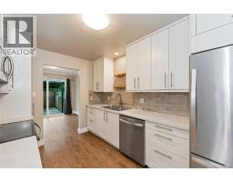4 1945 Lisnoe Ave, Central Saanich, BC V8M1T2 Photo 16
