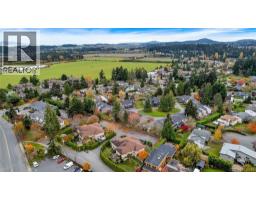 4 1945 Lisnoe Ave, Central Saanich, BC V8M1T2 Photo 17