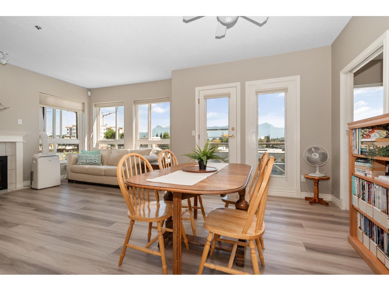 201 45734 PATTEN AVENUE, Chilliwack Downtown