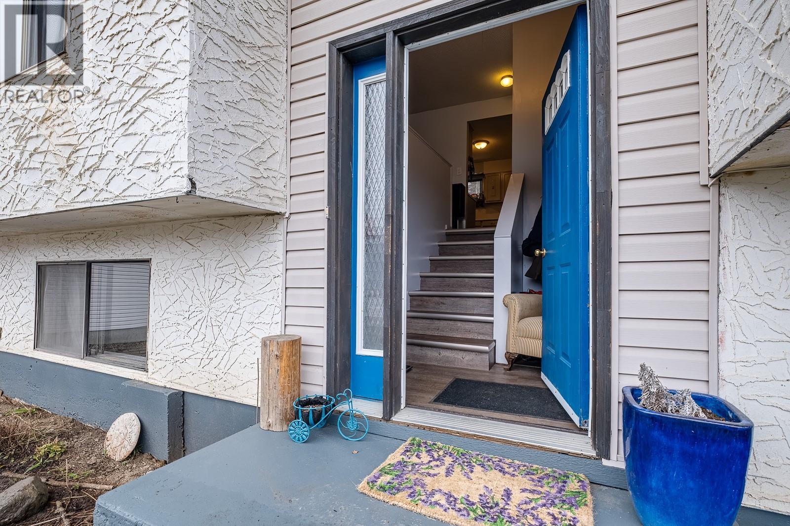 1730 Kootenay Avenue — photo 3