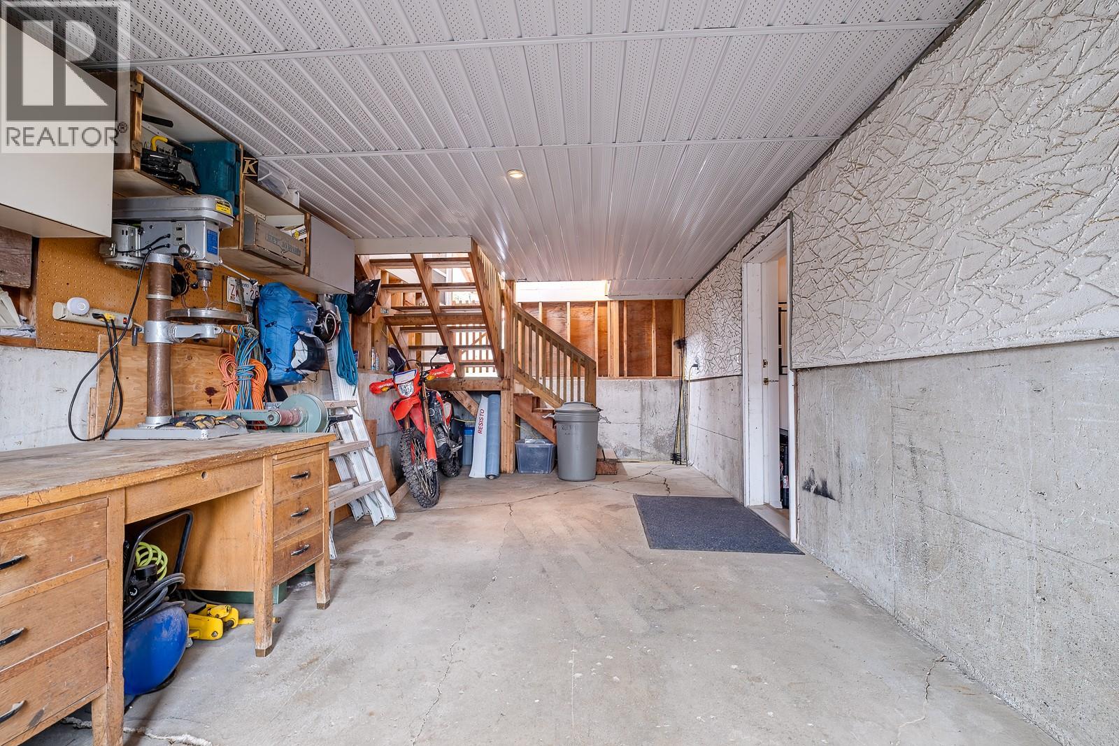 1730 Kootenay Avenue — photo 27