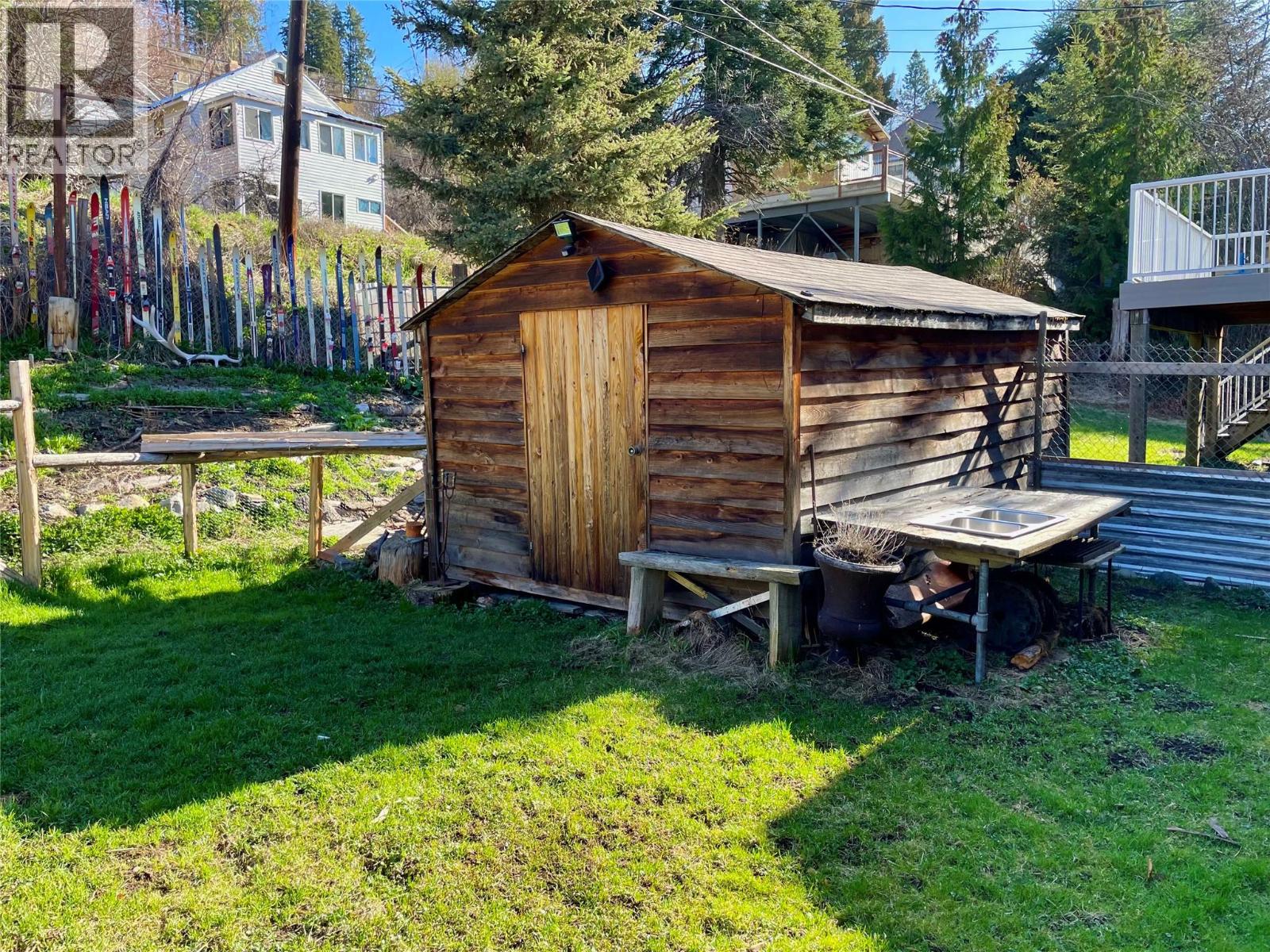 1730 Kootenay Avenue - 39