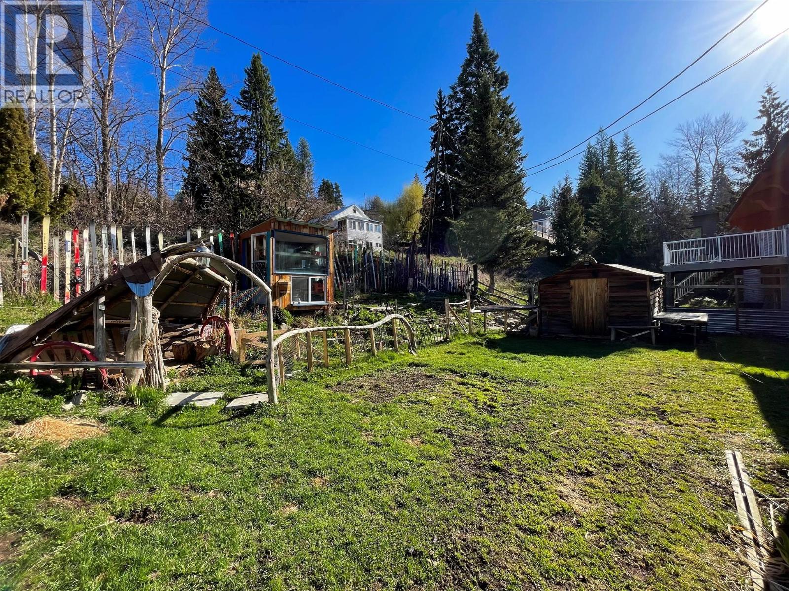 1730 Kootenay Avenue - 38