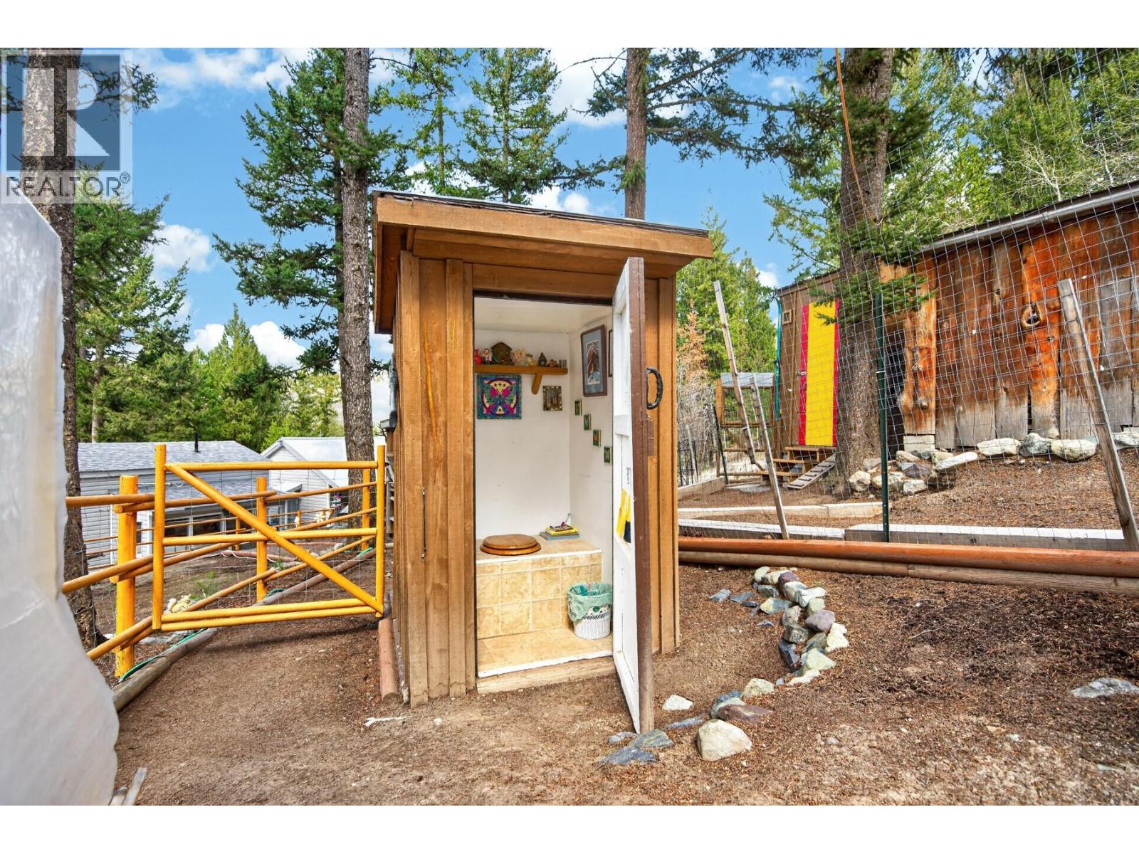 4472 IRON MOUNTAIN Road, Merritt