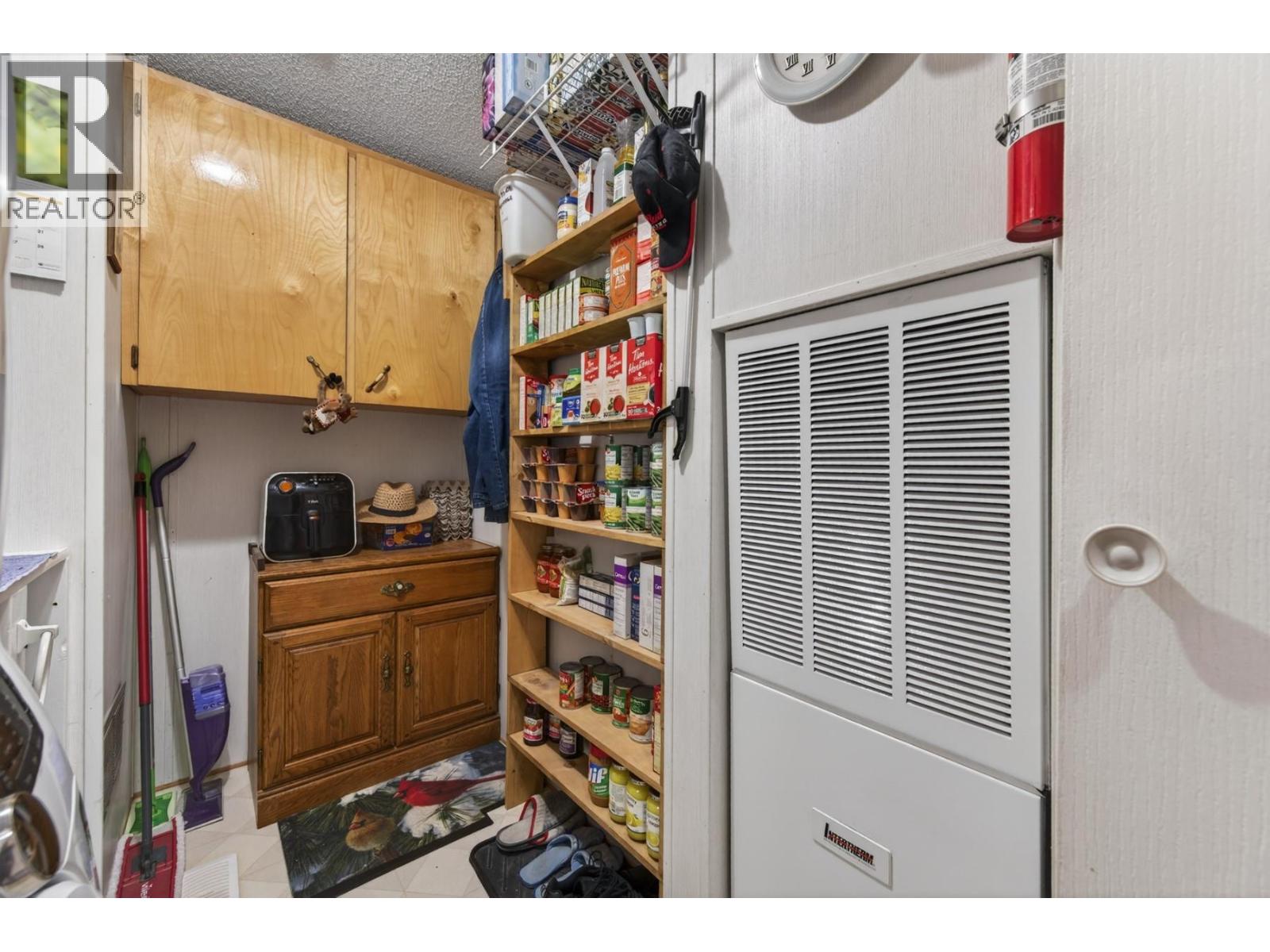 4472 IRON MOUNTAIN Road, Merritt