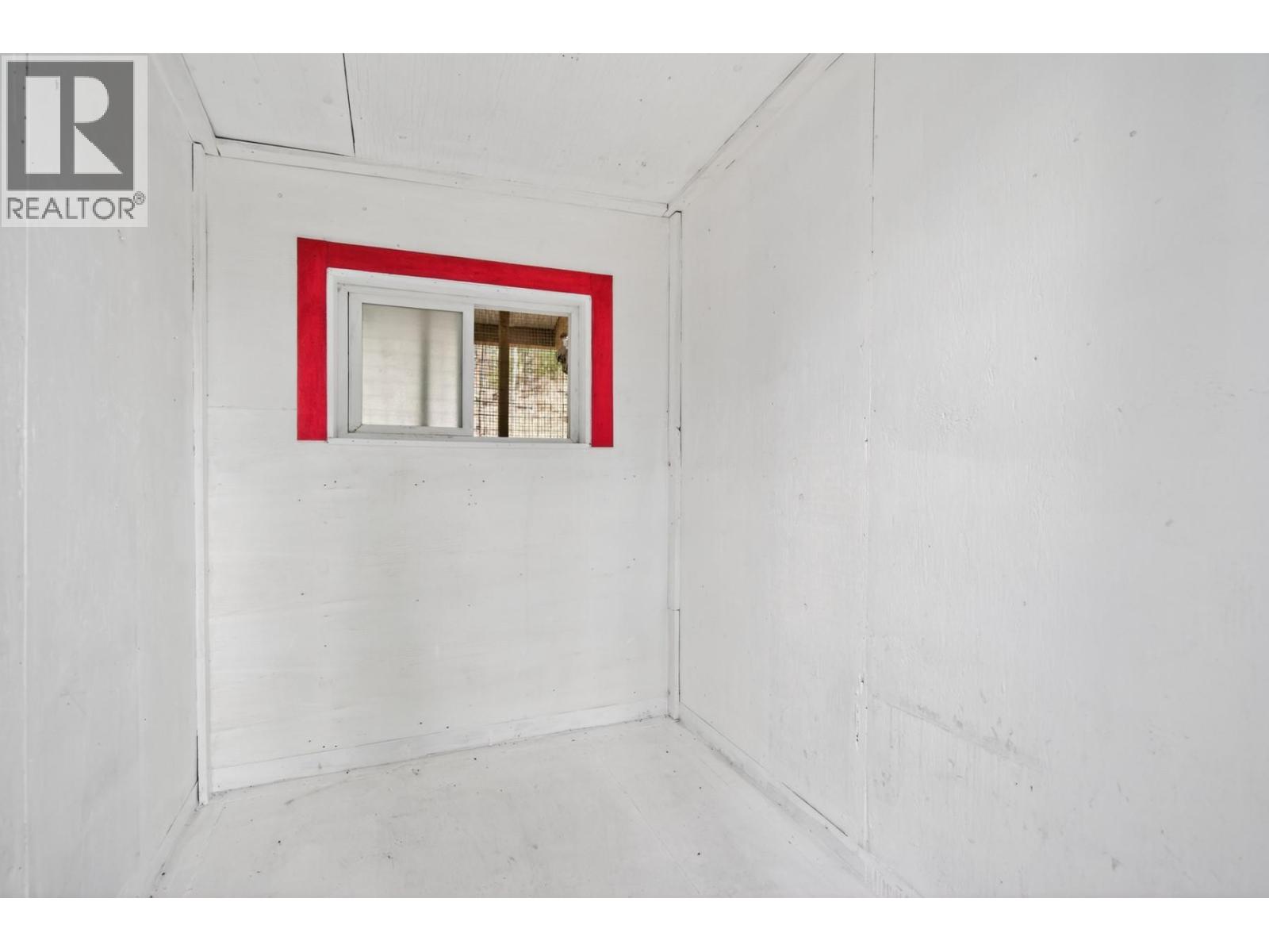 4472 IRON MOUNTAIN Road, Merritt