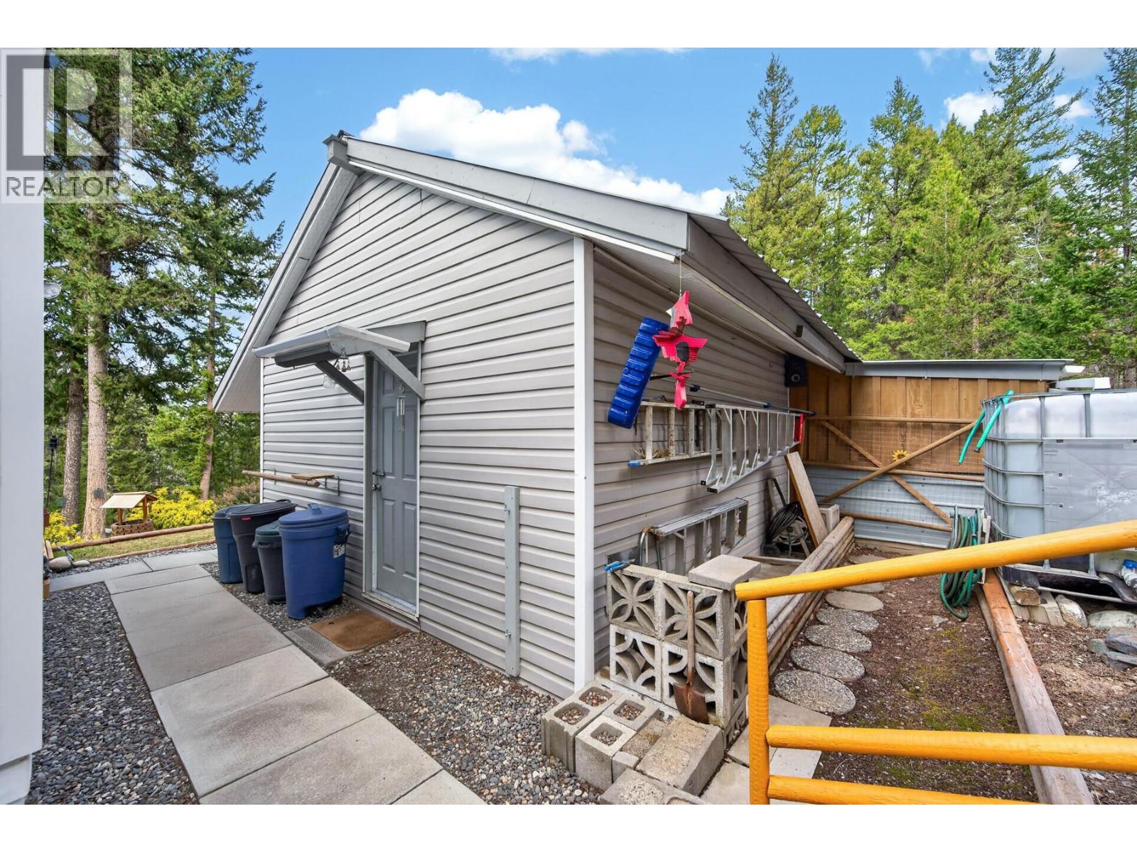 4472 IRON MOUNTAIN Road, Merritt