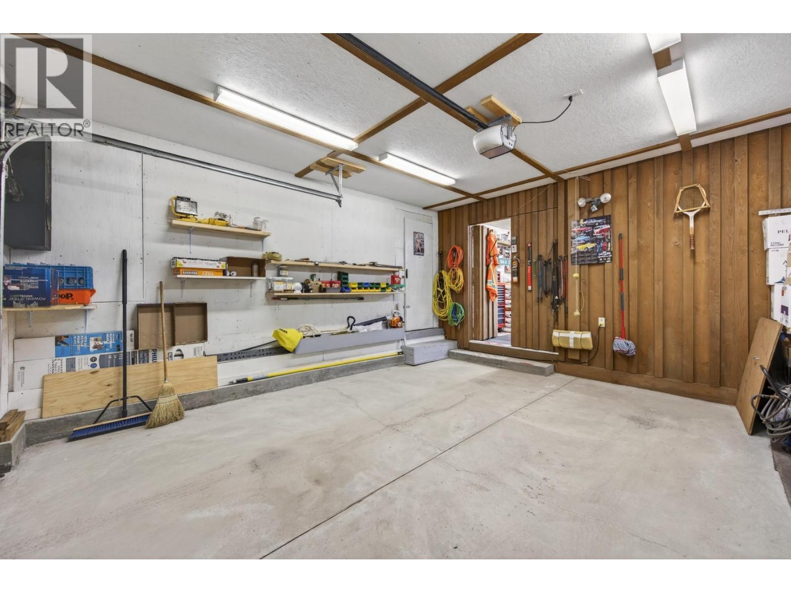 4472 IRON MOUNTAIN Road, Merritt