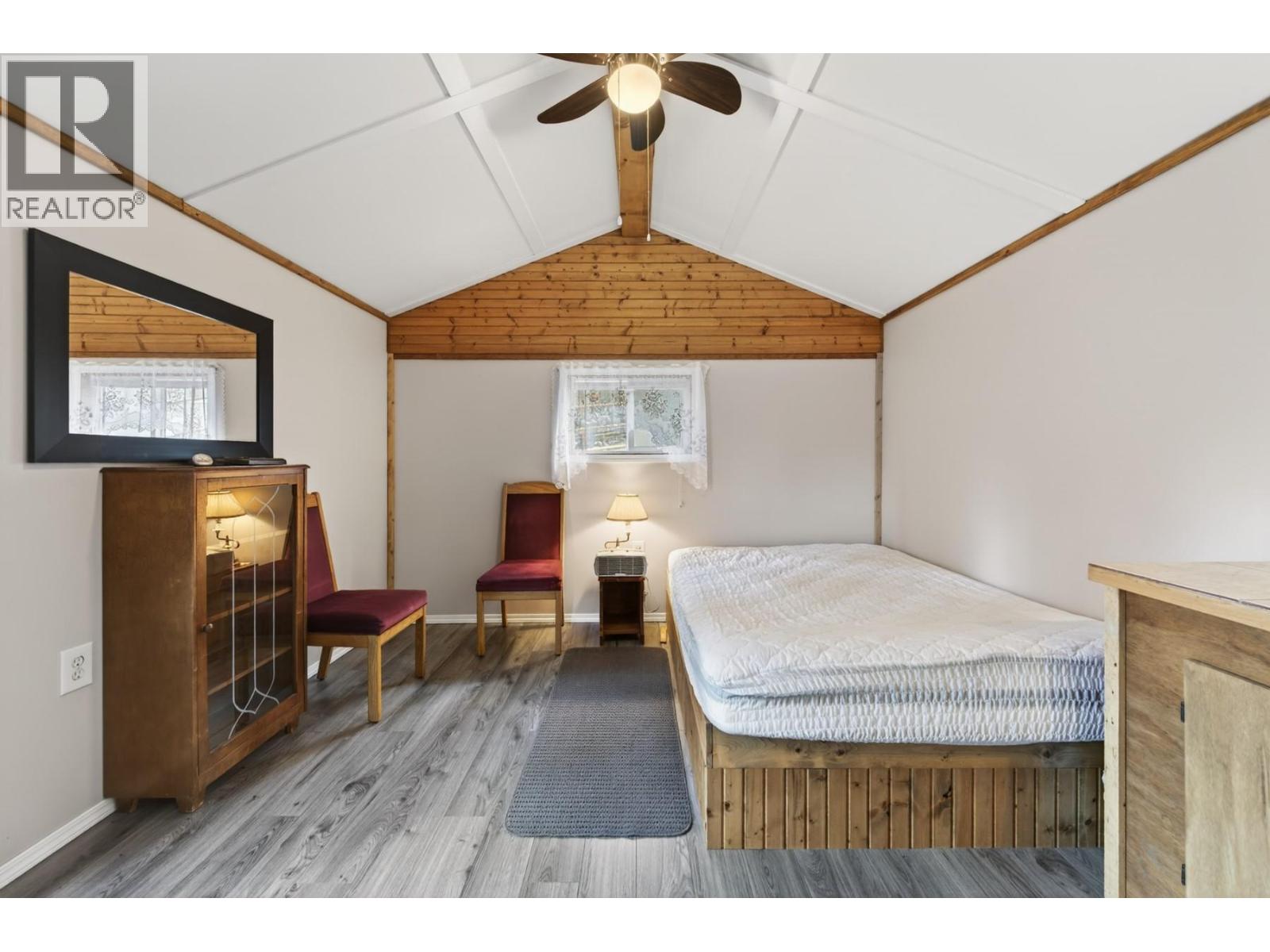 4472 IRON MOUNTAIN Road, Merritt