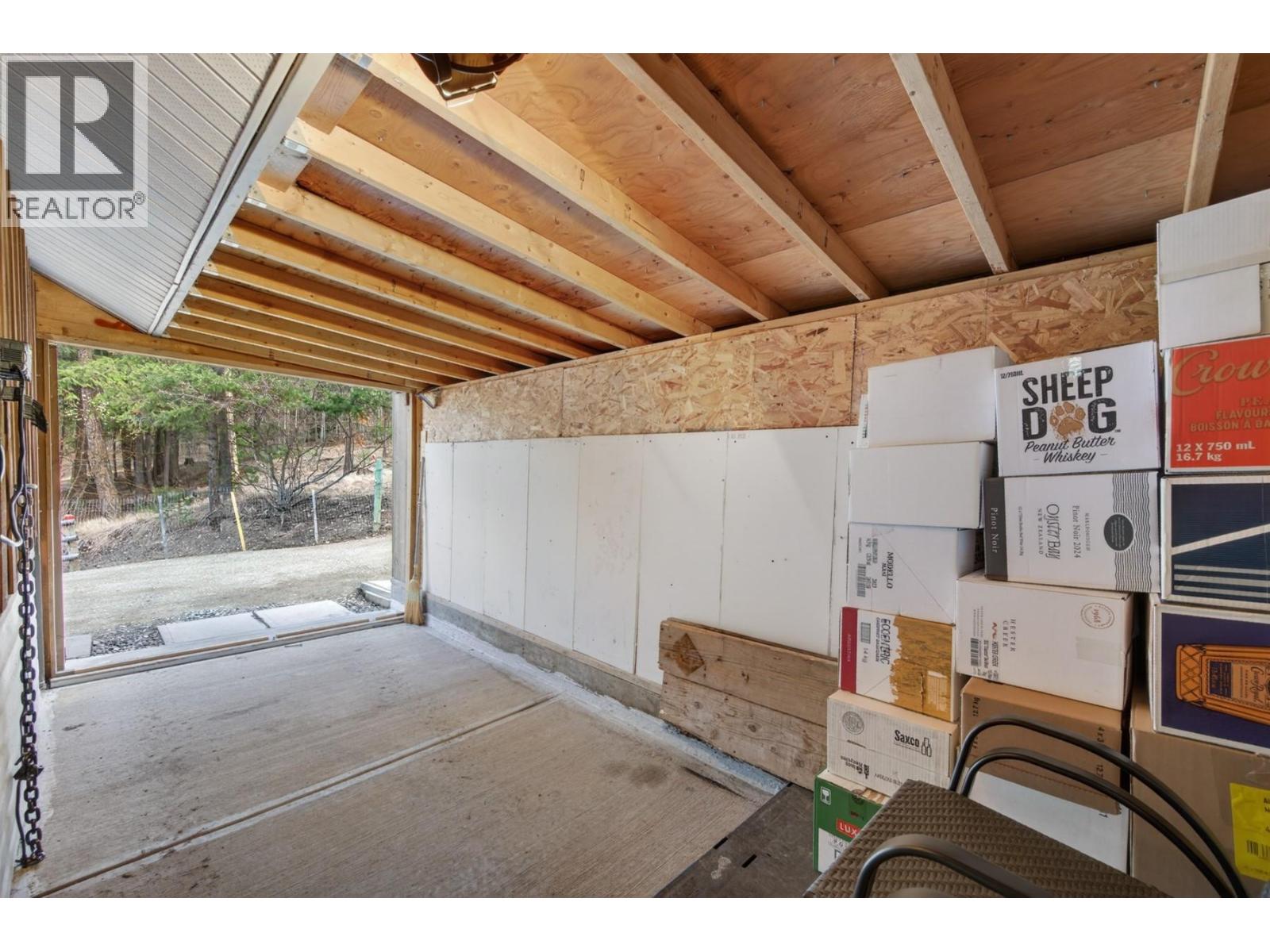 4472 IRON MOUNTAIN Road, Merritt