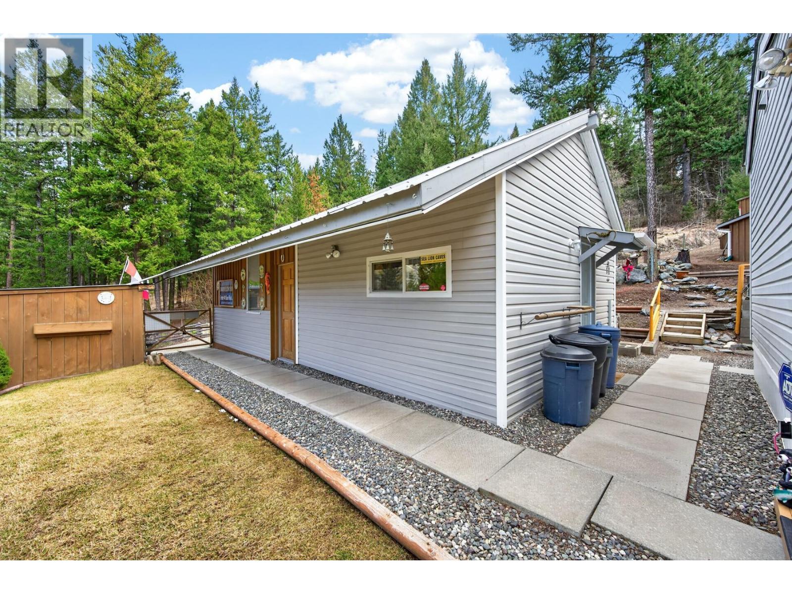 4472 IRON MOUNTAIN Road, Merritt