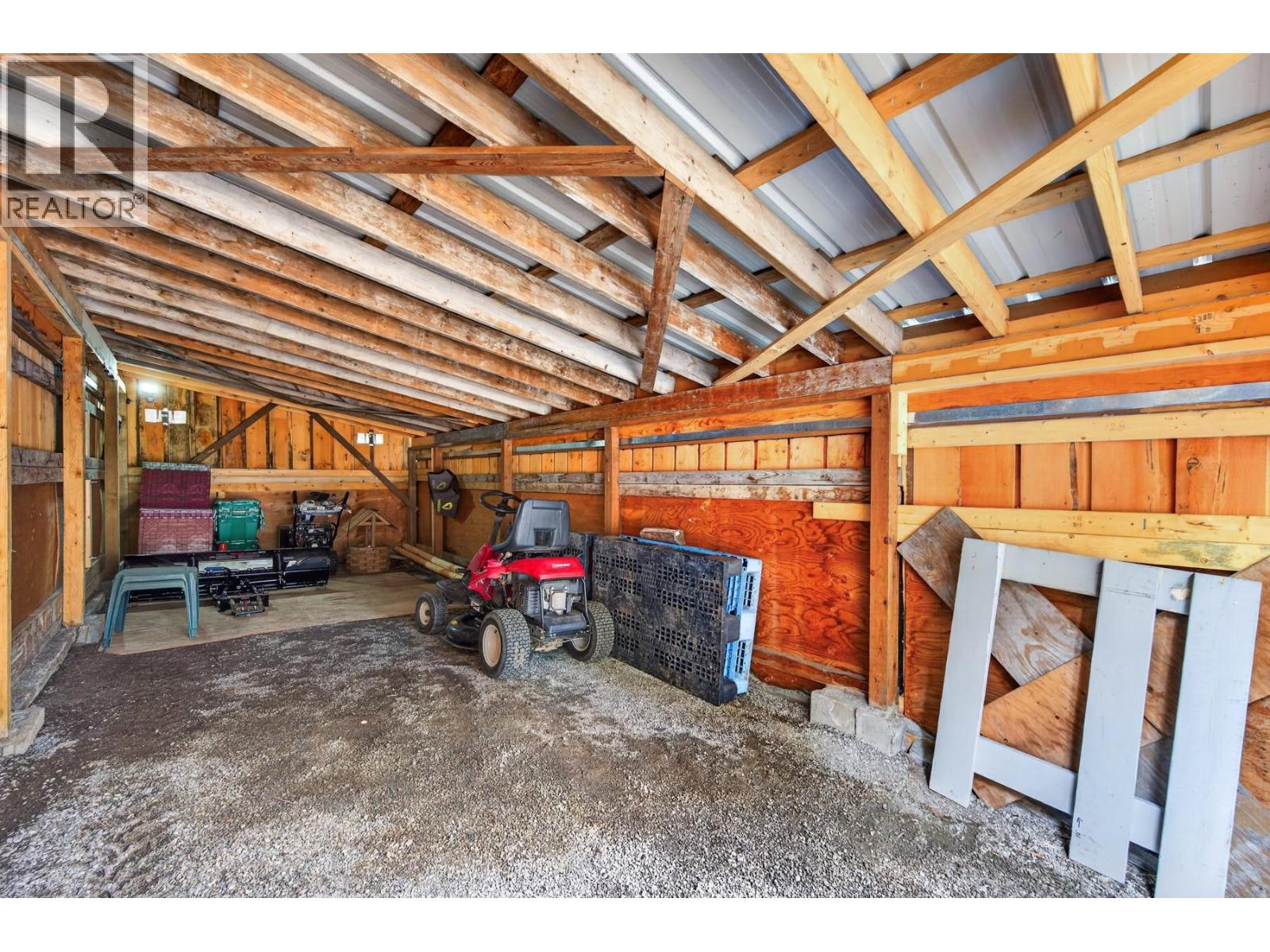 4472 IRON MOUNTAIN Road, Merritt