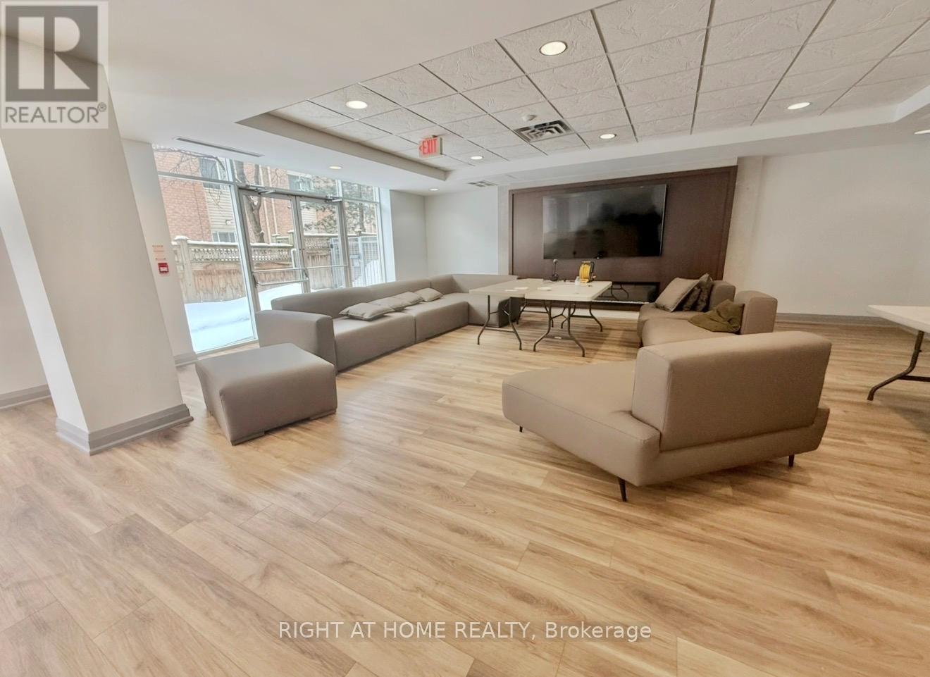 #622 650 LAWRENCE AVENUE W - 36