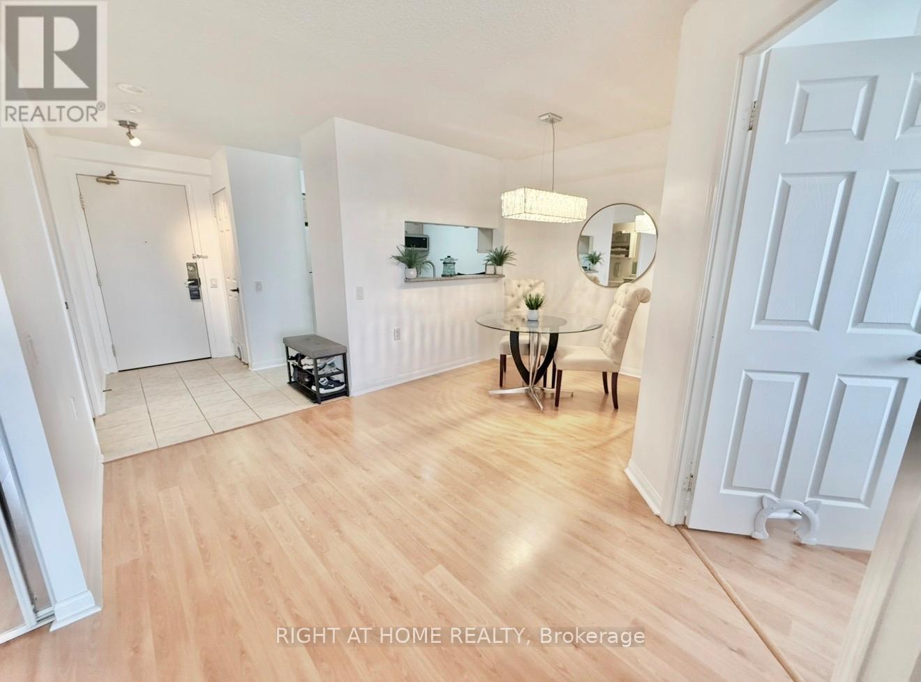 #622 650 LAWRENCE AVENUE W - 8