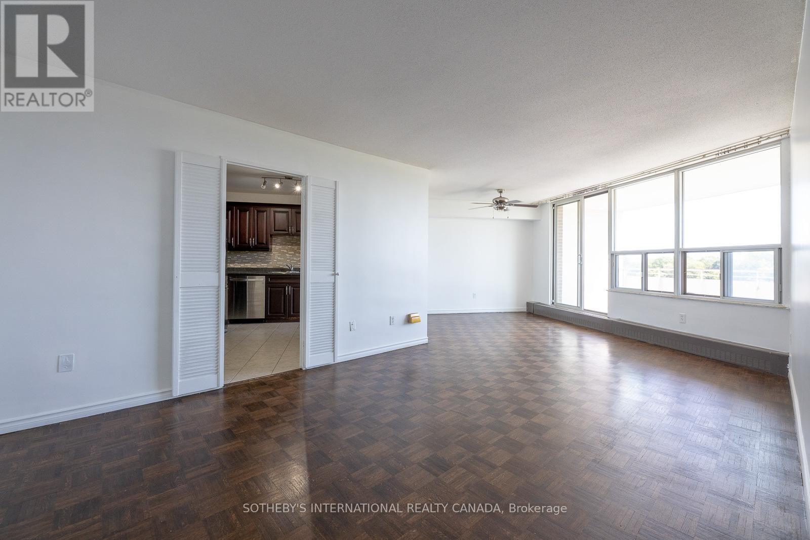 #706 60 PAVANE LINK WAY - 18