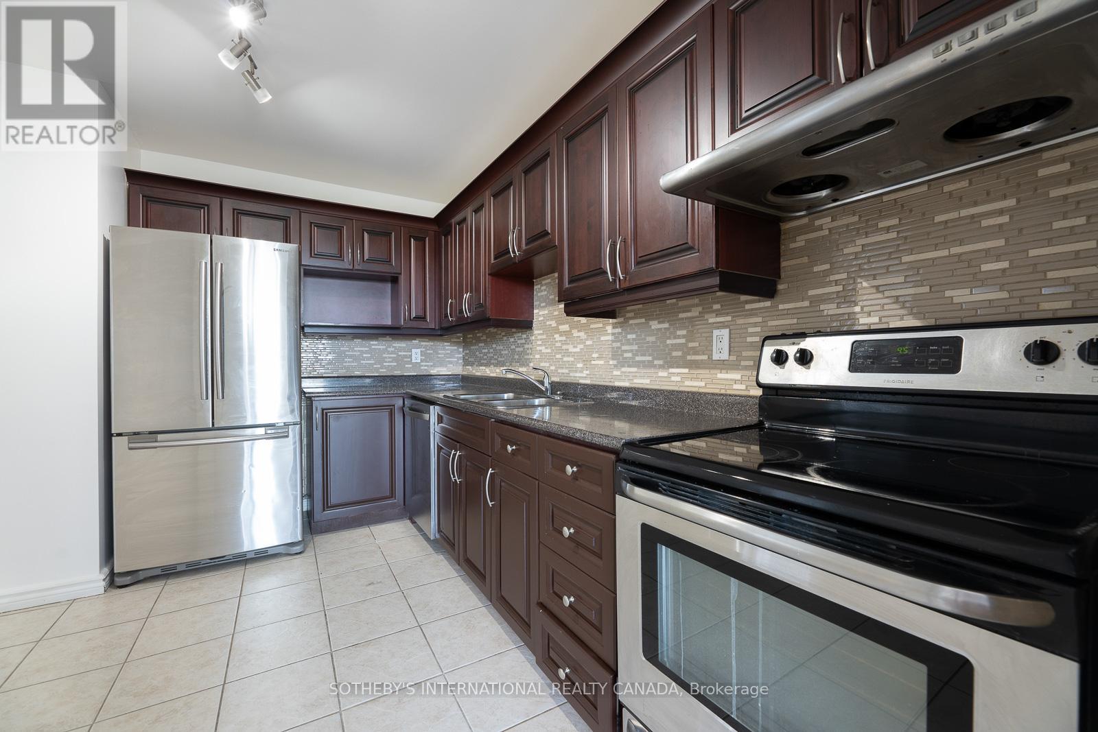 706 - 60 PAVANE LINK WAY — photo 2