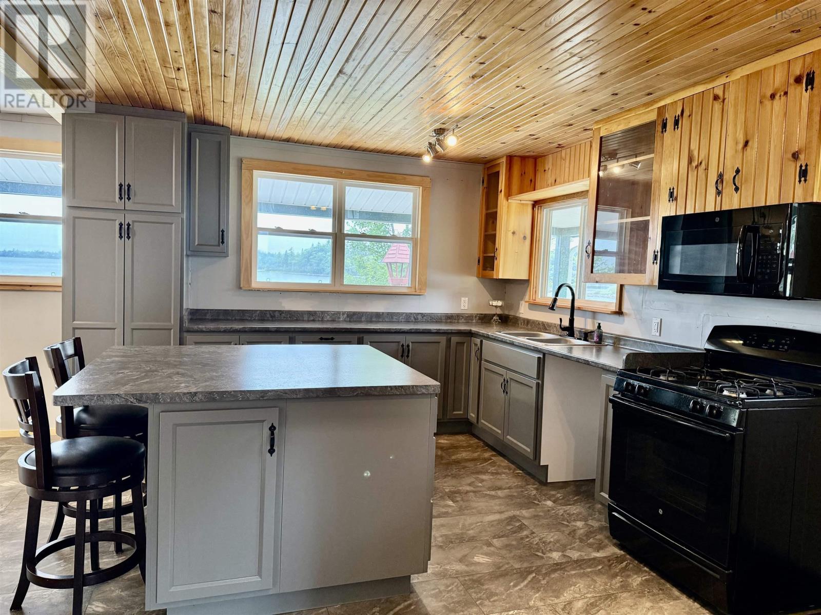 Property 15 of 32 of 225 Hemlock Haven