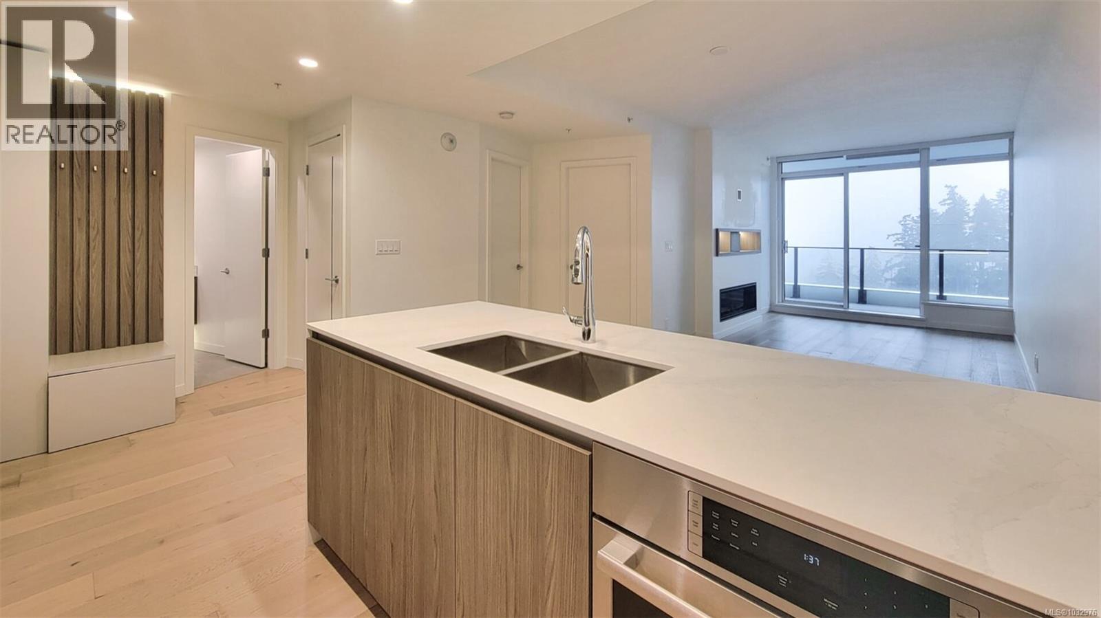 808 2000 Hannington Road, Langford