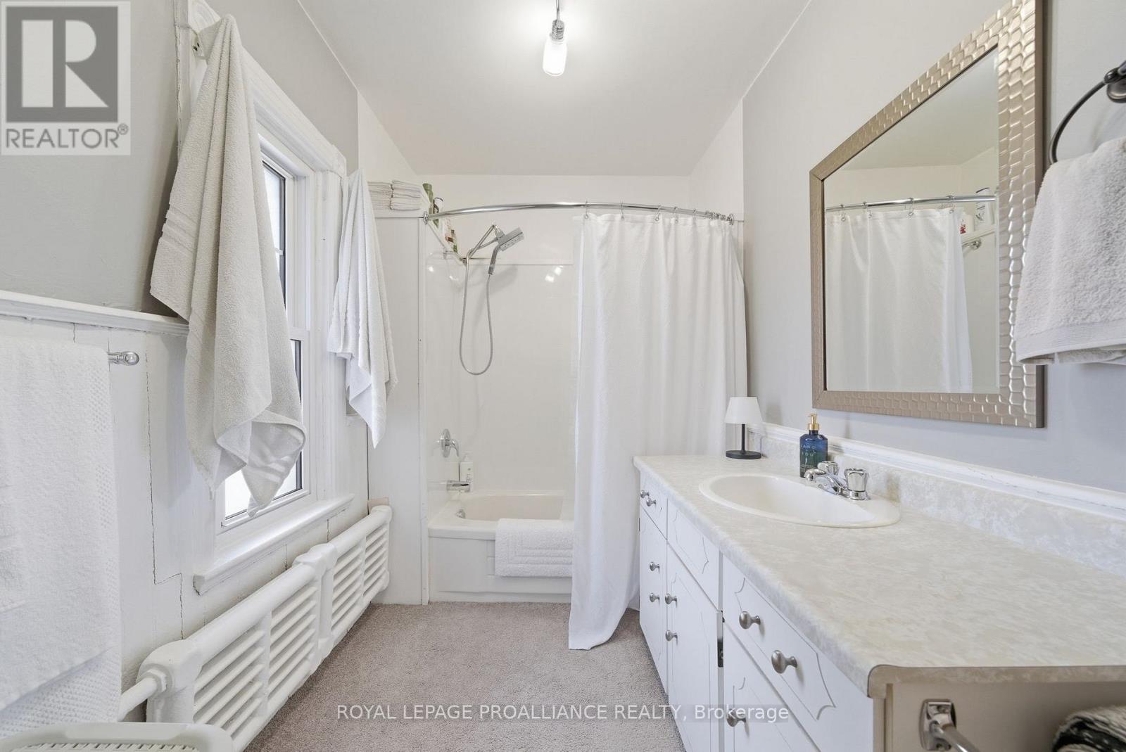 Unit 2 - 4 Piece Bath