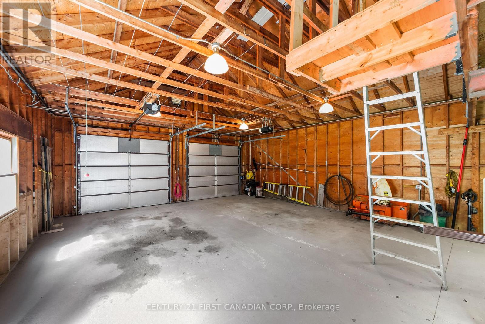 33396 QUEEN STREET Property Photo