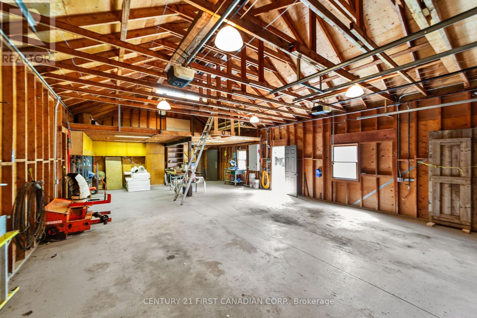 33396 QUEEN STREET Property Photo