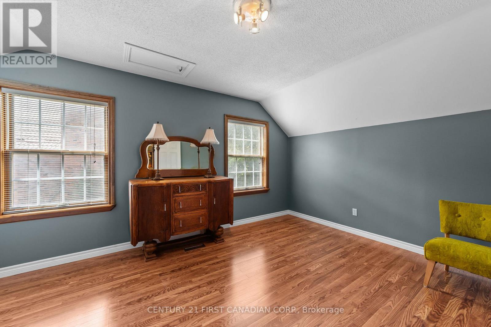 33396 QUEEN STREET Property Photo