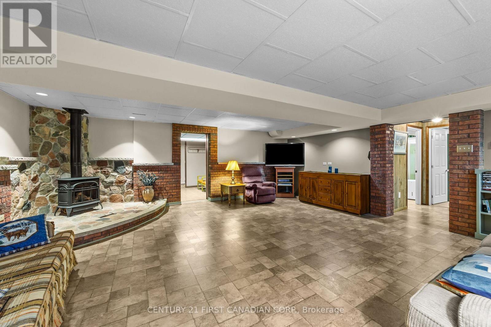 33396 QUEEN STREET Property Photo