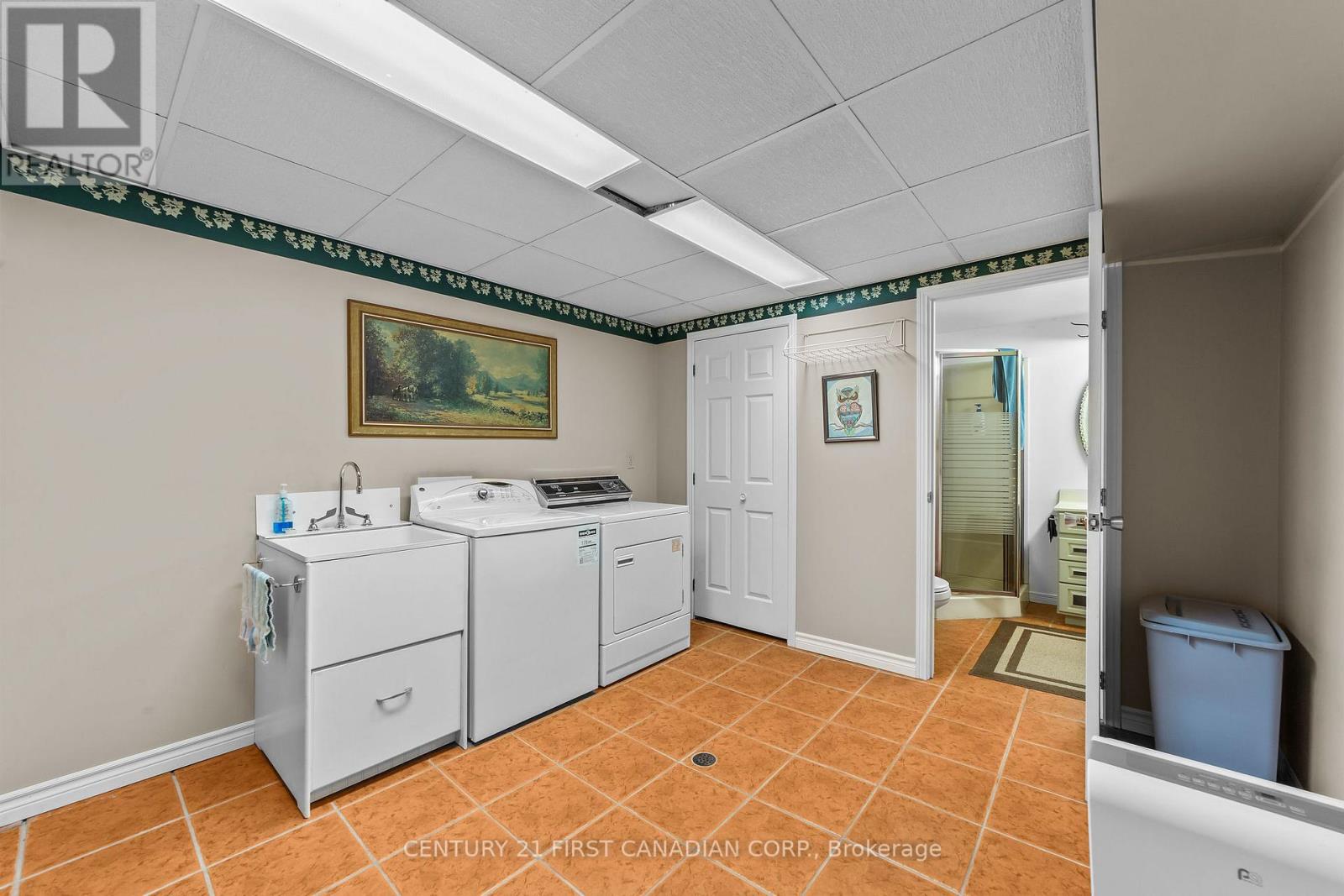 33396 QUEEN STREET Property Photo