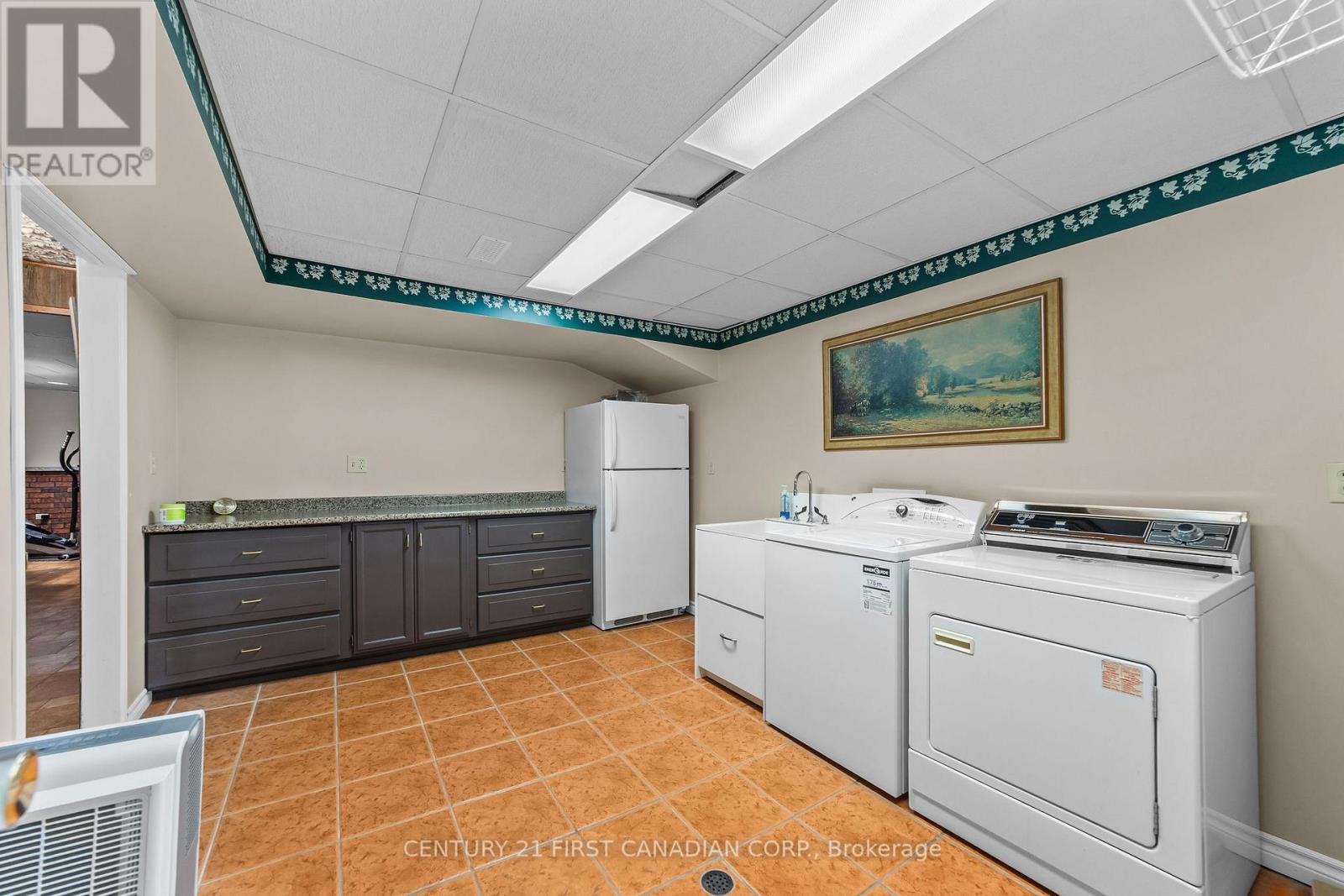 33396 QUEEN STREET Property Photo