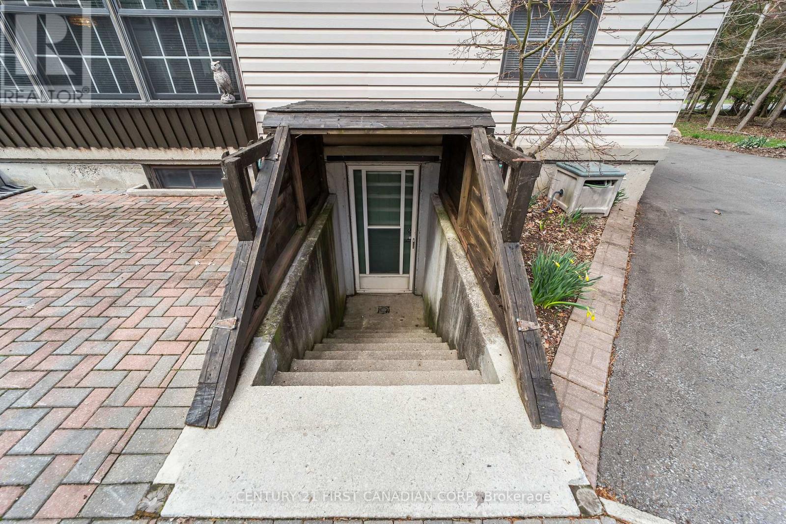 33396 QUEEN STREET Property Photo