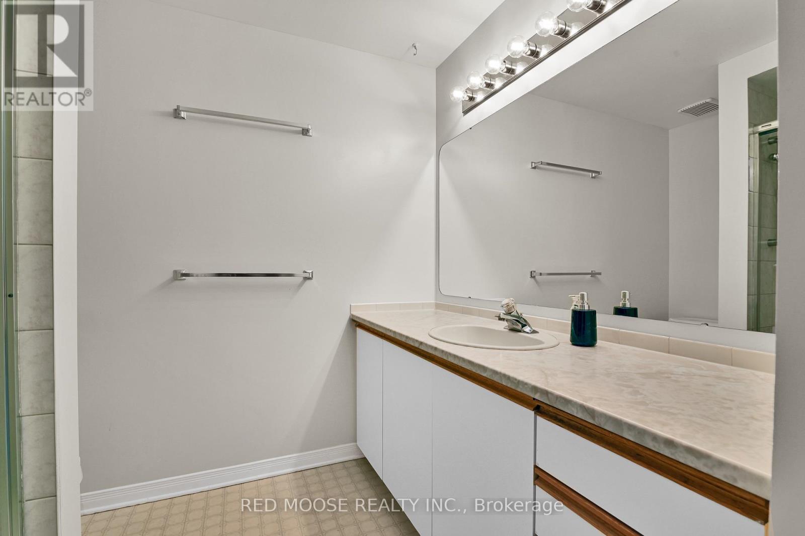 12 WILLWOOD CRESCENT — photo 23