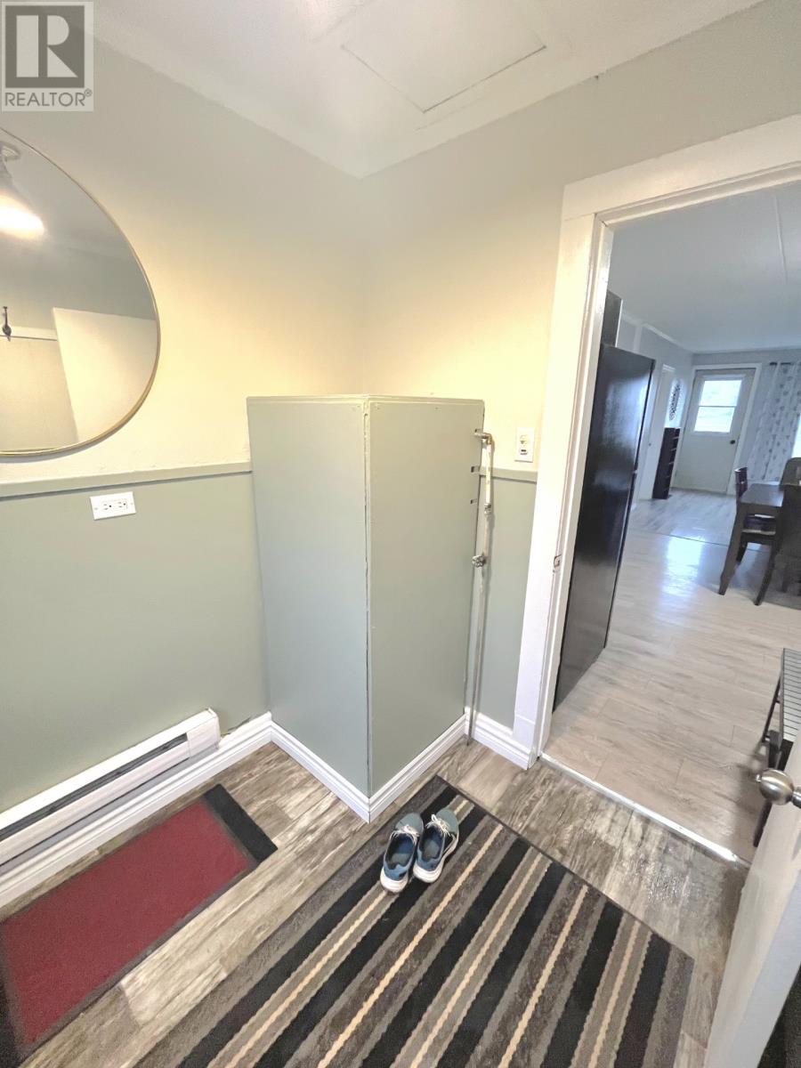 16 COMMONWEALTH DRIVE - Image 2