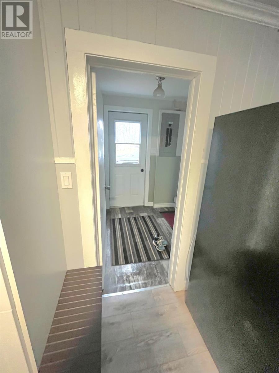 16 COMMONWEALTH DRIVE - Image 3