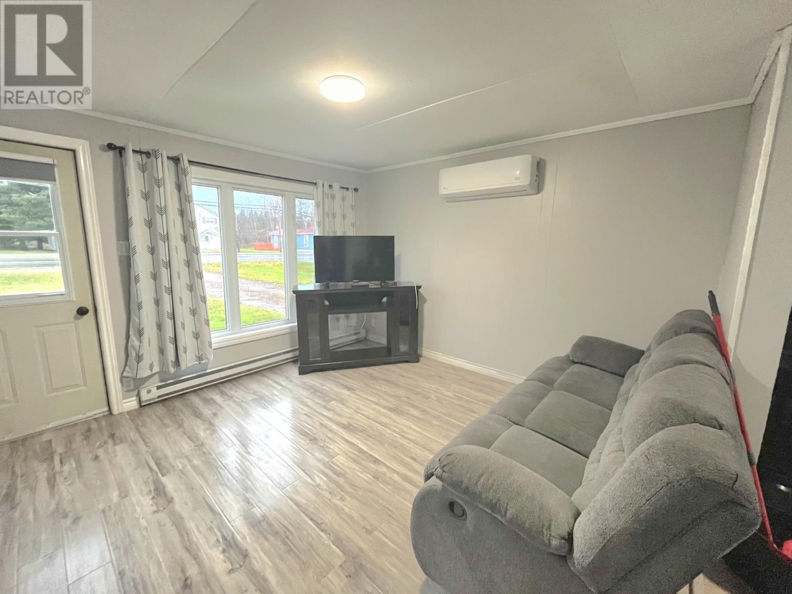 16 COMMONWEALTH DRIVE - 7