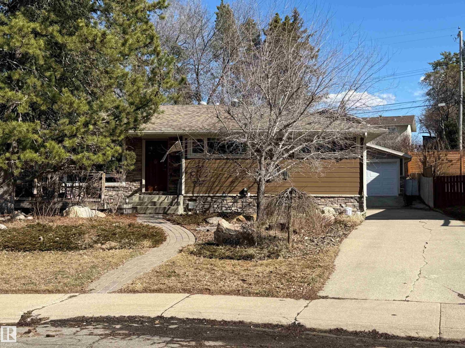 12207 42A AV NW, Edmonton