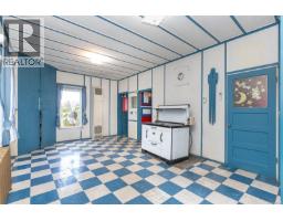 Porch - 824 Ellery St, Esquimalt, BC V9A4R7 Photo 6