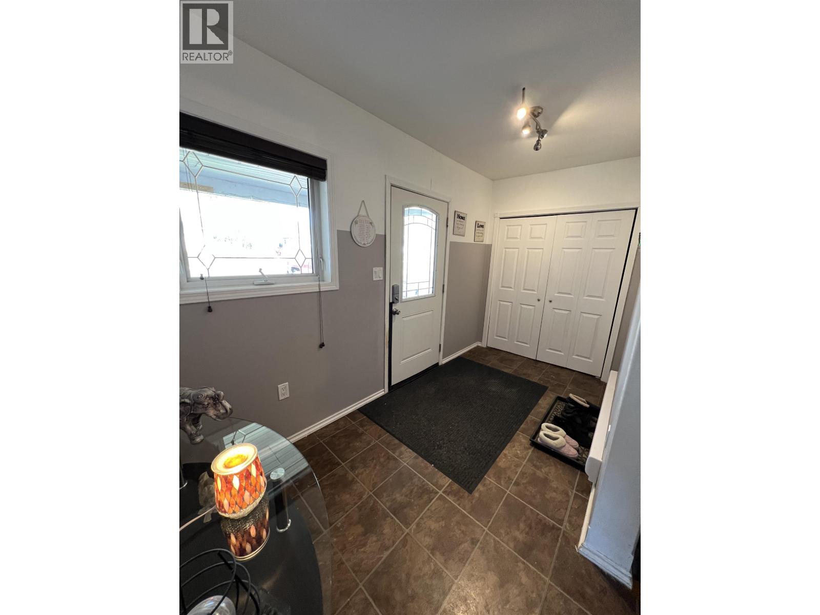 5228 40 STREET - 2